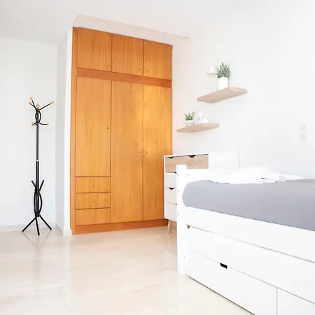 Kypris Center Flat In Island