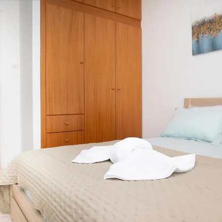 Kypris Center Flat In Island