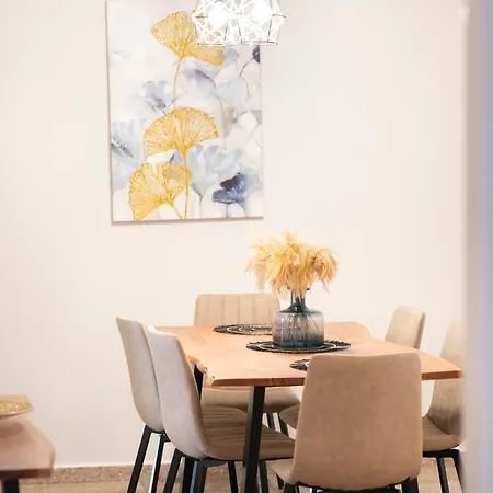 Kypris Center Flat In Island Apartment *