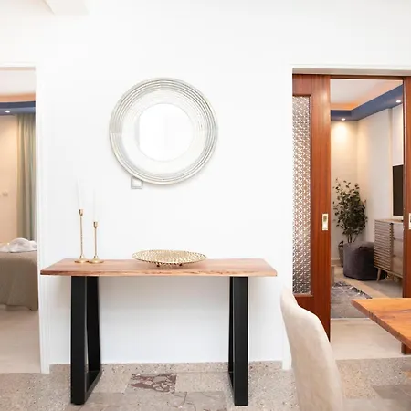 Kypris Center Flat In Island *
