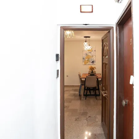 Kypris Center Flat In Island *